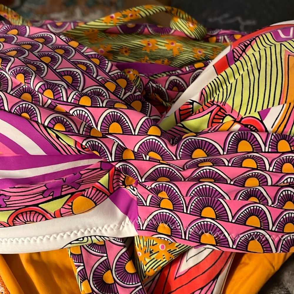 TRINA TURK Bikini Swimsuit Amazonia Twist/Shash Colorful Multi-print Size 8 - Picture 3 of 6